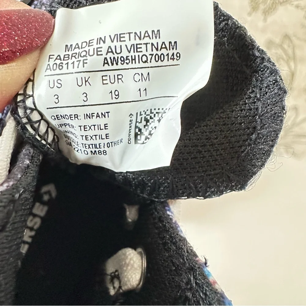 Converse Chuck Taylor All Star Hi Sneaker 1V Bubbles Black (INFANT SIZE: 3 US)